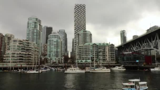 Timelapse Med Utsikt Över Vancouver Centrum Med Snabba Båtar Flyter — Stockvideo