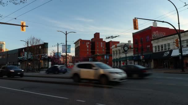 Hoofdstraat Vancouver Timelapse Verkeerslichten Oude Amerikaanse Gebouwen — Stockvideo