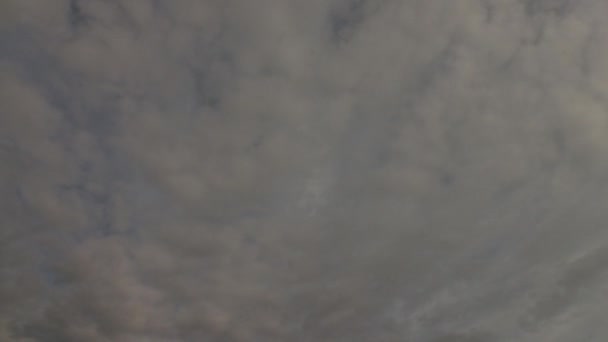 Blauwe Lucht Bedekt Met Altostratus Grijze Wolken Timelapse — Stockvideo