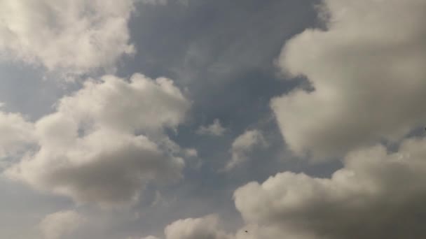 Groeiende Rollende Timelapse Van Stratocumulus Wolken Met Beetje Oranje Tint — Stockvideo