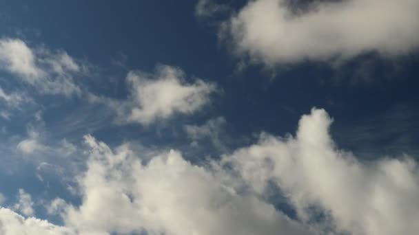 Perfektes Licht Auf Einer Stratocumulus Rollenden Wolken Über Blauem Himmel — Stockvideo