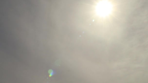 Vlakke Altostratus Wolken Getint Oranje Timelapse Met Zon Schijnt Door — Stockvideo