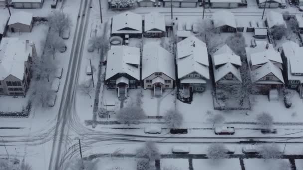 Kanadai Város Tetejéről Lefelé Friss Fehér Hótakaró Borítja — Stock videók