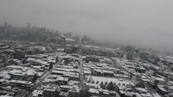 Zbor Înclinat Peste Orașul Vancouver Acoperit Zăpadă Centrul Orașului — Videoclip de stoc