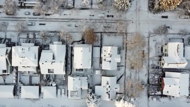 Zachód Słońca Amerykańskich Dachach Pokrytych Śniegiem Widokiem Góry Dół Śnieżnymi — Wideo stockowe