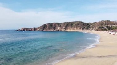 Take a breathtaking 4K drone tour of Oaxaca's beautiful beaches and coastline.
