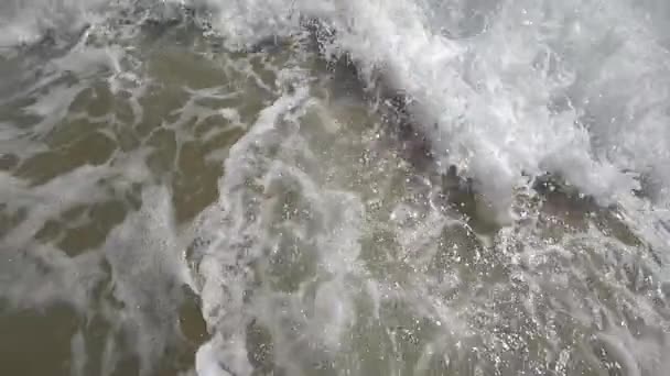 Watch Waves Break Beach Slo Revealing Power Energy Sea — Stock video