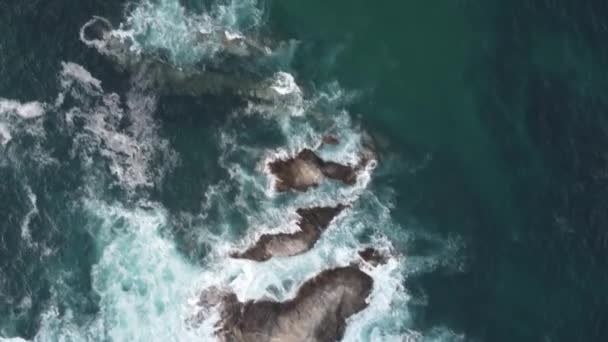 바위가 해안선에서 녘이었다 하늘을 — 비디오