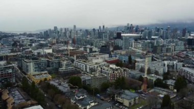 Vancouver 'ın işlek şehir hayatına kuşbakışı bak.