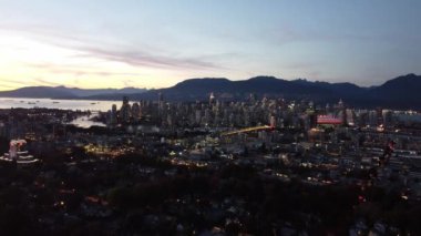 Mahalle Zarafeti: Drone 'un sonbaharda Kanada manzarasına bakış açısı