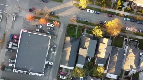 Toits Romantiques Perspective Tendre Drone Sur Charme Automnal Ville — Video