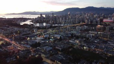 Çatı Vancouver: Sonbaharda dinamik şehir manzarasının hava perspektifleri