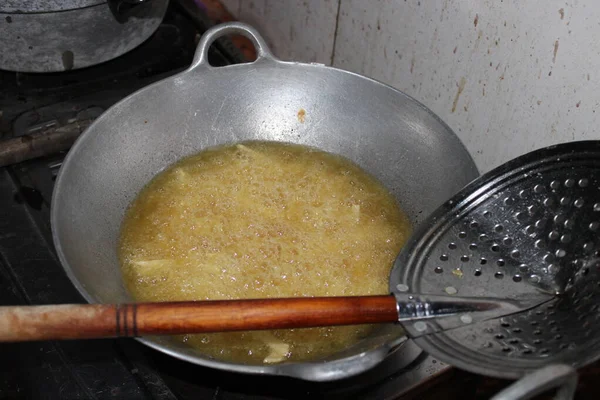 Сковорідка Смажить Картоплю Плиті — стокове фото