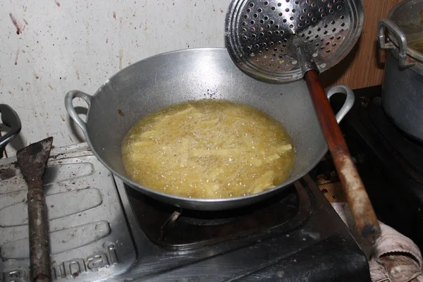 Сковорідка Смажить Картоплю Плиті — стокове фото