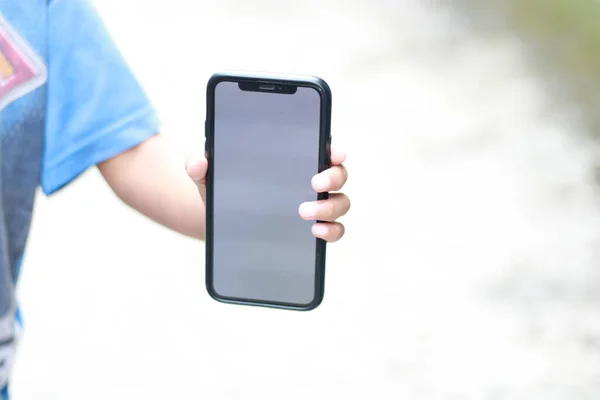 Photo Empty Cell Phone Held Hand — Stock Photo, Image