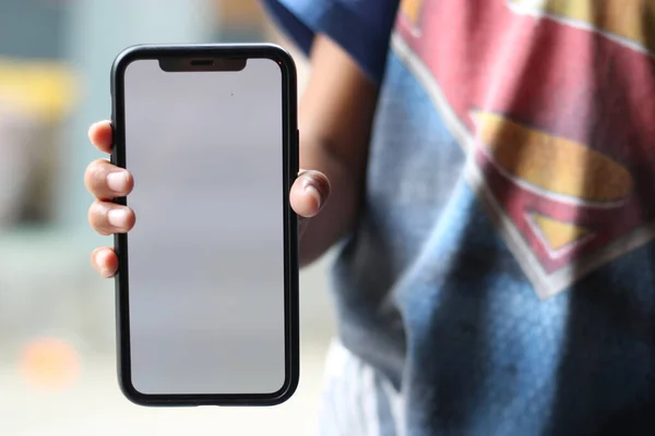 Photo Empty Cell Phone Held Hand — Stock Photo, Image