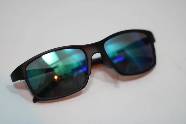 Foto Óculos Sol Modernos Com Fundo Branco — Fotografia de Stock