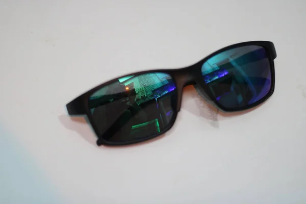 Foto Der Modernen Sonnenbrille Mit Weißem Hintergrund — Stockfoto