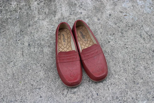 Kadın Ayakkabısının Fotoğrafı Koyu Kırmızı — Stok fotoğraf