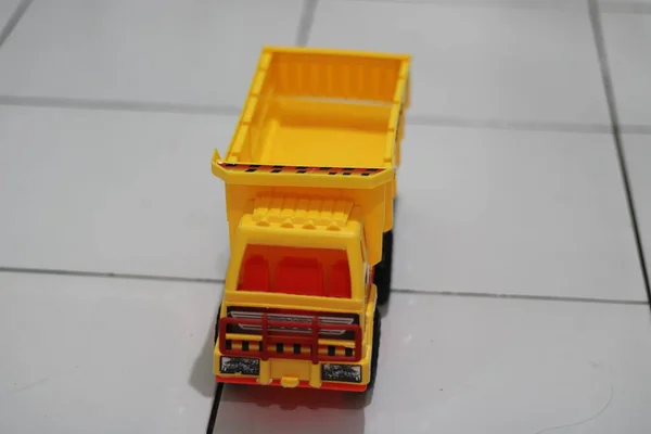 Foto Caminhão Brinquedo Infantil Amarelo — Fotografia de Stock