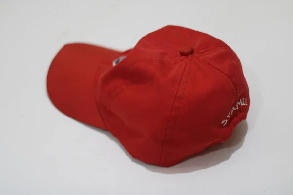 Фото Темно Красной Шляпы Белом Фоне — стоковое фото