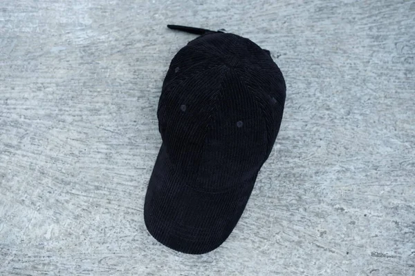 Siyah Şapkalı Fotoğraf Yere Düştü — Stok fotoğraf