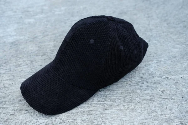 Φωτογραφία Μαύρου Καπέλου Στο Πάτωμα — Φωτογραφία Αρχείου