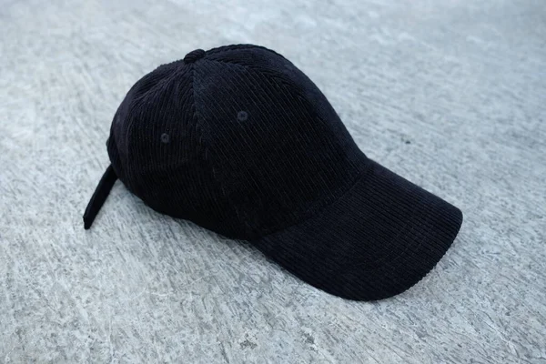床に黒い帽子の写真 — ストック写真