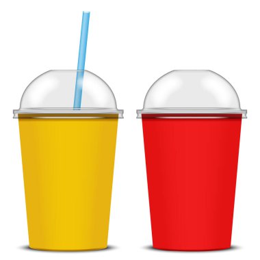 Şeffaf plastik kubbe kapaklı kağıt bardaklar ve mavi pipet içen boş maket 3d vektör, beyaz üzerine izole edilmiş sarı ve kırmızı tek kullanımlık bardaklar soda, meyve suyu, smoothie, milkshake.
