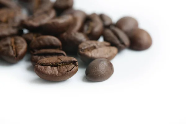 Kaffeebohnen Mahlen Auf Weißem Hintergrund — Stockfoto