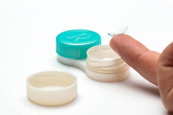 Görüşün düzeltilmesi için takılacak kontak lensler.