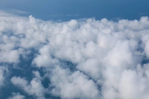 純白の積乱雲の絶景 — ストック写真