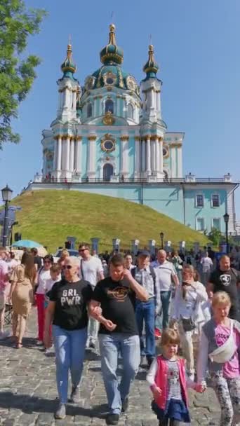 Kyjev Ukrajina Května 2023 Lidé Kráčející Podél Andriyivsky Sestup Kyjevě — Stock video