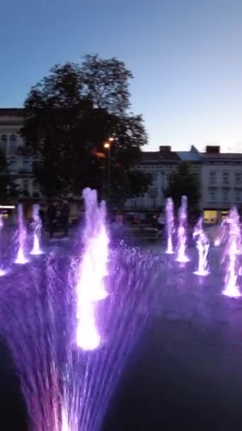 Faszinierendes Stadtbild Lemberger Oper Und Nachtbrunnen — Stockvideo