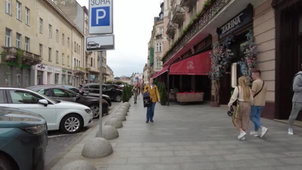 Lviv Ουκρανία Ιουλίου 2023 Οδός Ζωής Στο Lviv Μια Συννεφιασμένη — Αρχείο Βίντεο