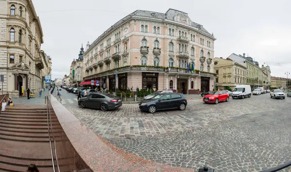 Autos Fahren Einem Der Ältesten Hotels Lviv Vorbei Hotel Georges — Stockfoto