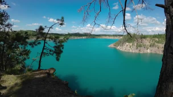 Uma Vista Aérea Deslumbrante Lago Cor Turquesa Dia Ensolarado — Vídeo de Stock