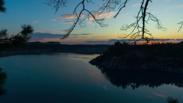 Wschodzące Słońce Nad Pięknym Jeziorem Timelapse — Wideo stockowe