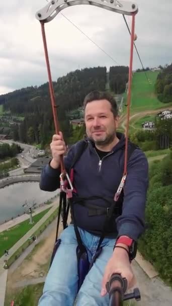 Man Riding Zip Line Attraction Takes Selfie Video Using Selfie — Stock Video