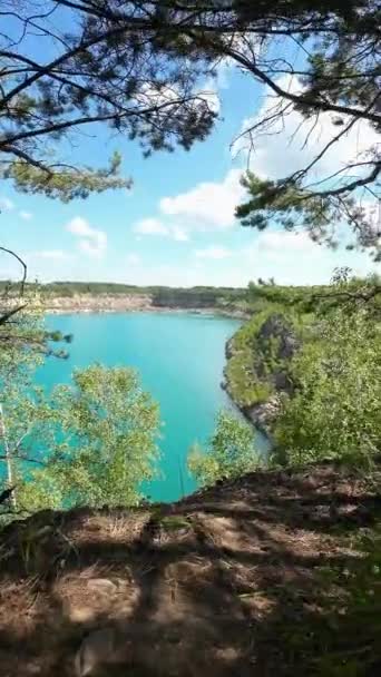 Bela Paisagem Dia Verão Ensolarado Com Vista Para Lago Turquesa — Vídeo de Stock