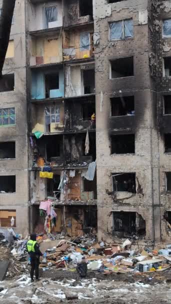 Киев Украина Января 2024 Года Разрушенный Фасад Дома Поврежденного Результате — стоковое видео