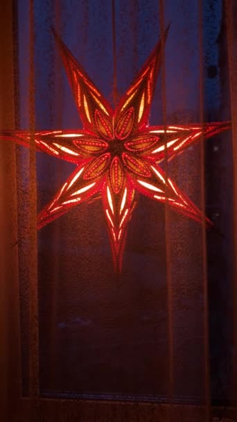 Nochebuena Estrella Belén Ventana Una Casa Vídeo Vertical — Vídeos de Stock