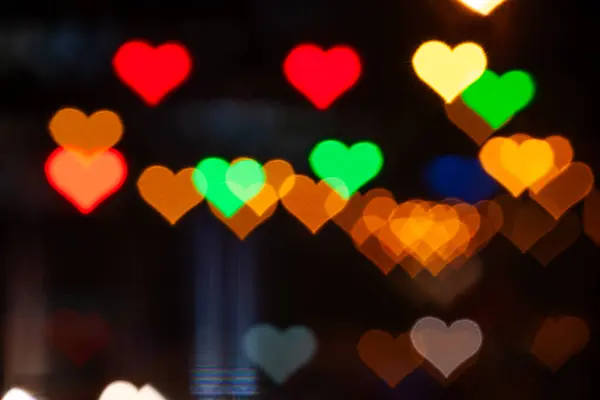 14 Şubat Sevgililer Günü gecesi şehir ışıkları.