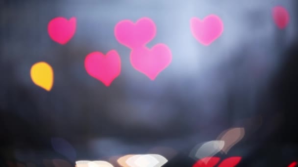 Міський Пейзаж Розмитими Світлофорами Автомобілями Формі Сердець Напередодні Дня Святого — стокове відео
