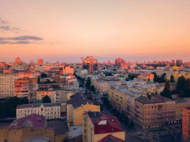 Ukrayna 'da, gün batımında Kiev' in tepeden manzarası