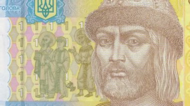 Ukrayna 1 Hryvnia banknotunun yakın plan fotoğrafı Büyük Vladimir 'in detaylı portresini gösteriyor, tarihi hükümdar Kievan Rus' u karmaşık güvenlik özellikleri ve geleneksel süs tasarım unsurlarıyla vaftiz etti.