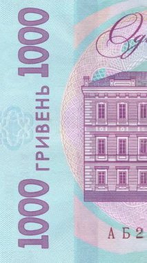 Bin UAH banknotunun detaylı görüntüsü ters tarafta Ulusal Bilim Akademisi 'nin koruyucu özellikleri ve mavi tonlarda işaretli tarihi binasını gösteriyor.