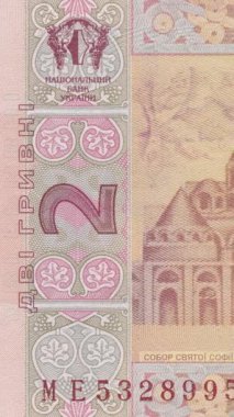 Kyiv 'deki Aziz Sophia Katedrali' nin detaylı mimari görüşünü gösteren yatay panelli bir video. Otantik Ukrayna 'nın ters tarafında. Karmaşık güvenlik modelleriyle iki Hryvnia banknotu.
