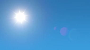 Parlak güneş açık mavi gökyüzünde parıldayan merceklerle doğar, açık havada bir zaman dilimi sabah sahnesinde yakalanır.