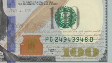 100 dolarlık banknotun Macro animasyonu. Seri numaraları ileri ve geri sayarken diğer elementler yüzer, yazıcı hatasını taklit eder